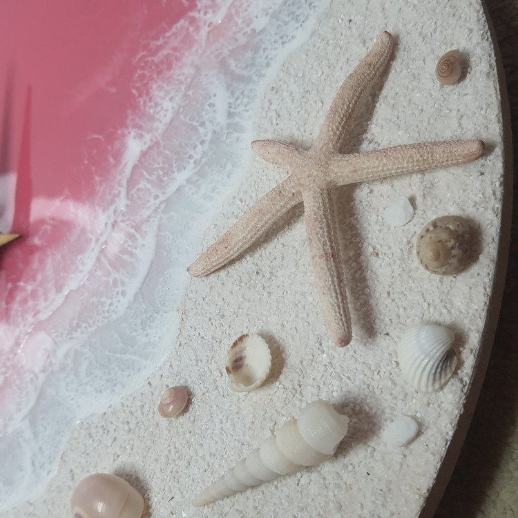 خرید ساعت دیواری رزینی طرح ساحل سفید و دریای صورتی با ستاره دریایی