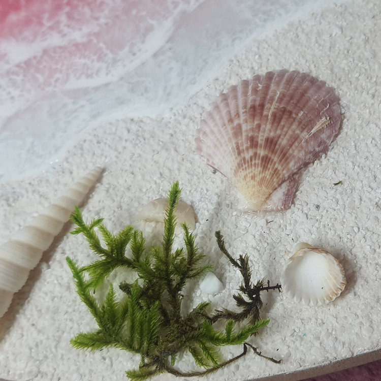 ساعت دیواری با خزه طبیعی