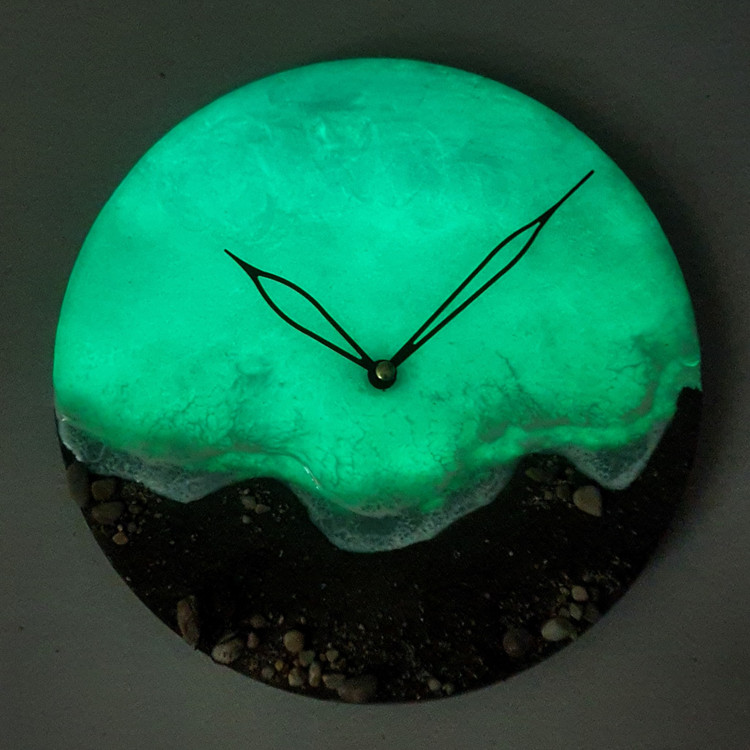 ساعت دیواری رزینی شبتاب مدل دریا و ساحل