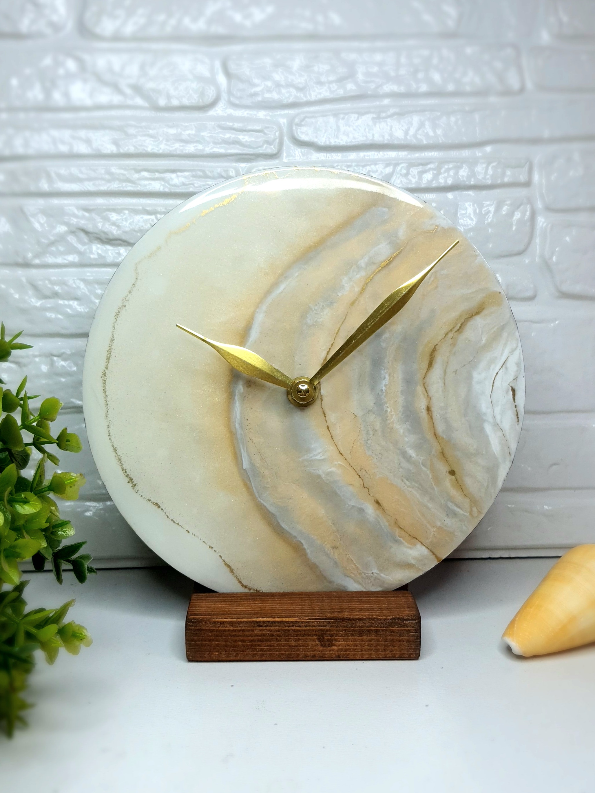 ساعت رزینی دیواری طلائی