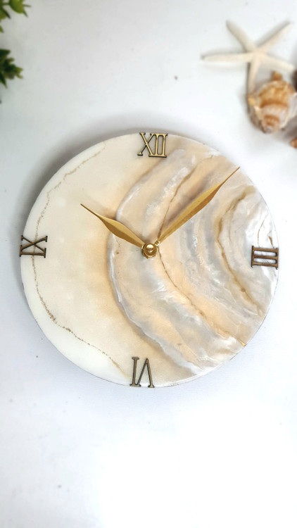 خرید ساعت دیواری شبتاب رزینی مدل ماه