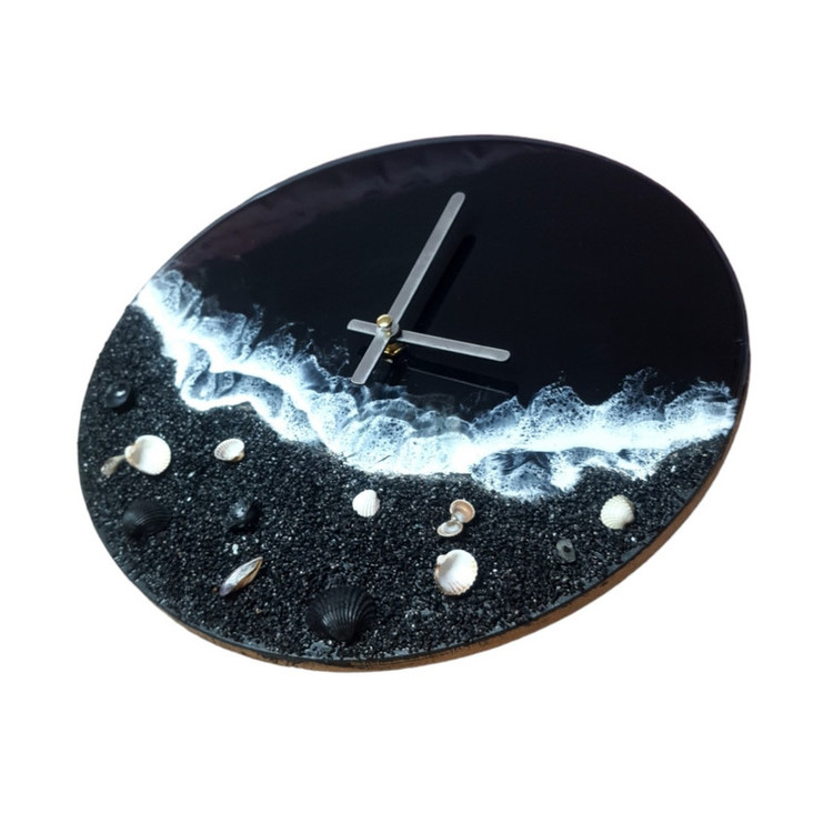 ساعت دیواری رزینی دستساز طرح دریا شب و صدف های طبیعی